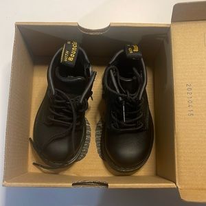 Toddler Dr. Martens boots black size6